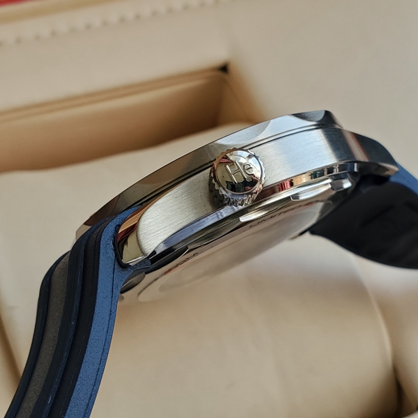 オメガ時計角部分ディテール